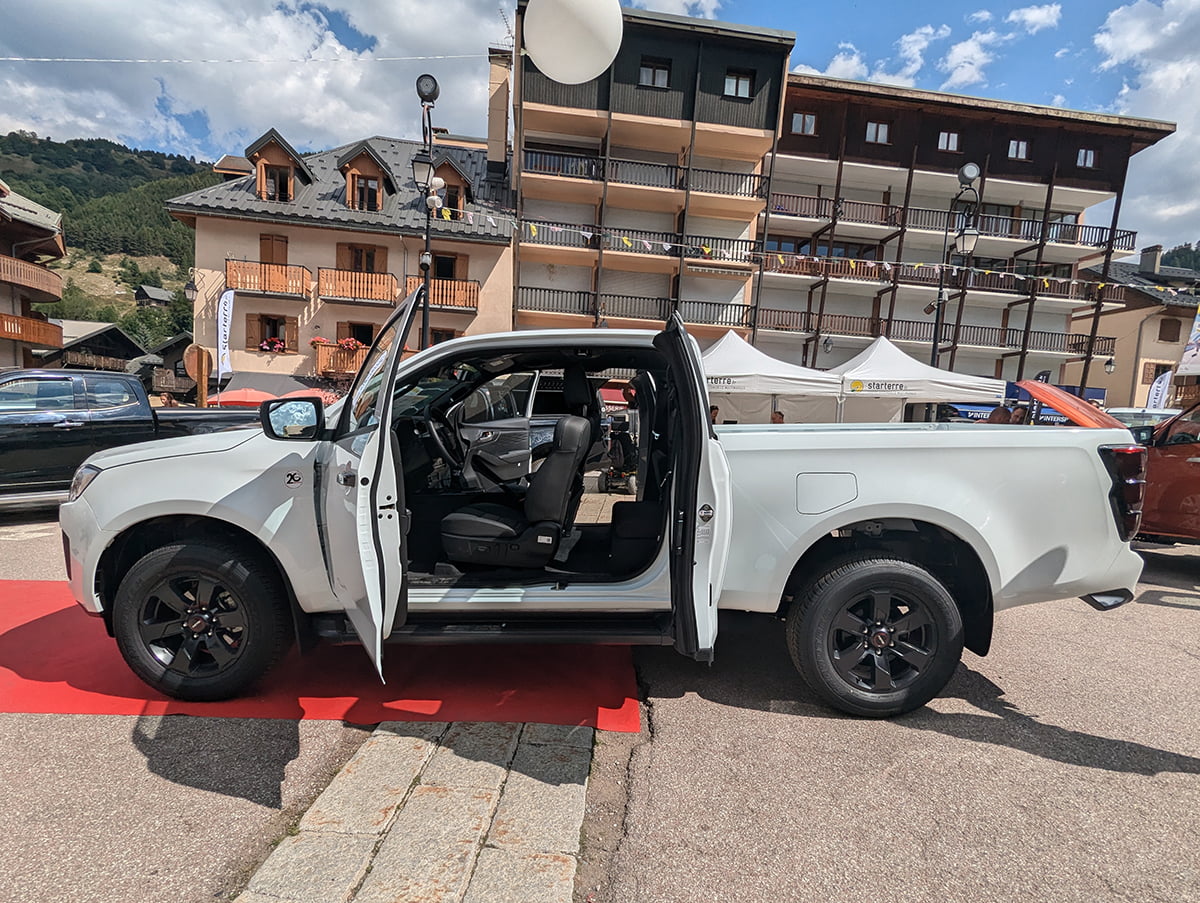 Isuzu-Starterre-LePickupFr-Foire-Valloire-2024-nouveau-dmax-profil